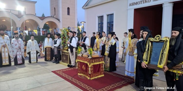 Η εορτή των Αγίων Κωνσταντίνου και Ελένης στις Παπαδάτες Μακρυνείας και στο Αγρίνιο