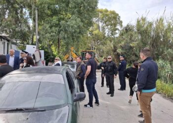 “Κοιτάζουν” προς Αιτωλ/νία οι ρομά που απομακρύνθηκαν από χώρο στην Λευκάδα