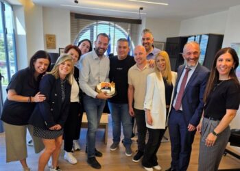 Έκλεψε τις εντυπώσεις η τούρτα του Περιφερειάρχη, η οποία συμβολικά, απεικόνιζε….τον ίδιο!!