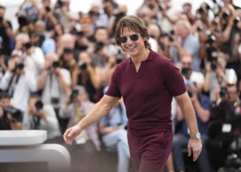 Ο Τομ Κρουζ μιλά για τα ριψοκίνδυνα ακροβατικά του στο Mission Impossible