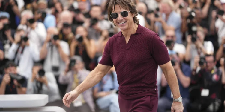 Ο Τομ Κρουζ μιλά για τα ριψοκίνδυνα ακροβατικά του στο Mission Impossible