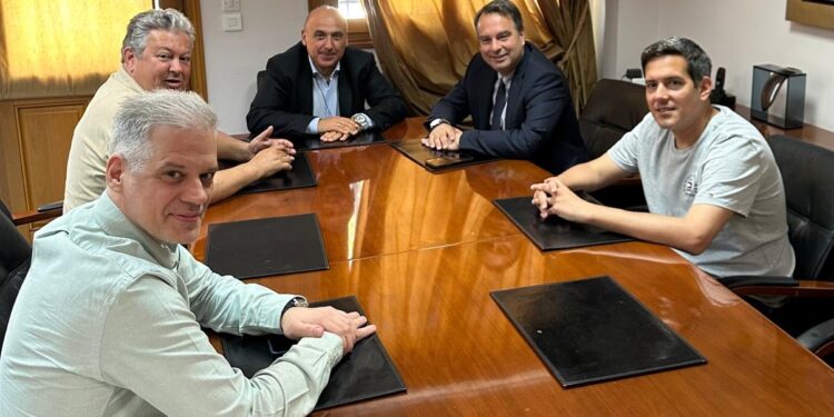 Συνάντηση Θανάση Παπαθανάση με τον Δήμαρχο Ναυπακτίας – Στο επίκεντρο η ανάπτυξη και η καθημερινότητα της περιοχής