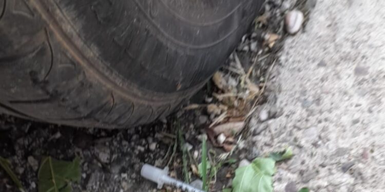 Αγρίνιο: Χρησιμοποιημένες σύριγγες έξω από το 3ο δημοτικό σχολείο