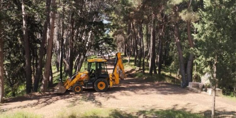 Εργασίες καθαρισμού δρόμων στην ευρύτερη περιοχή του Αγίου Χριστοφόρου Αγρινίου