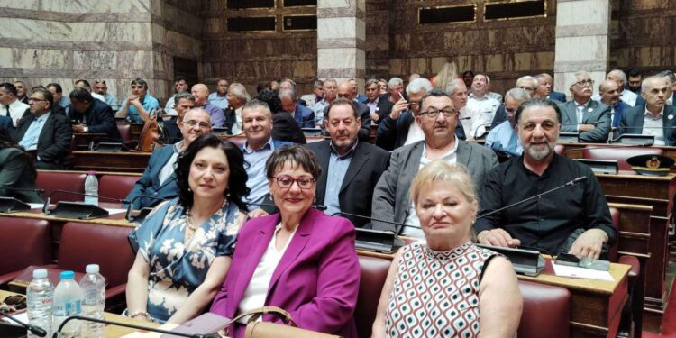 Βραβεία στη Βουλή σε Εθελοντές Αιμοδότες, οι 8 Αγρινιώτες