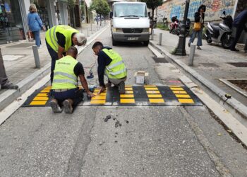 Τοποθετήθηκαν «σαμαράκια» από το Δήμο Αγρινίου στις οδούς Σκαλτσοδήμου, Κοραή και Τσικνιά