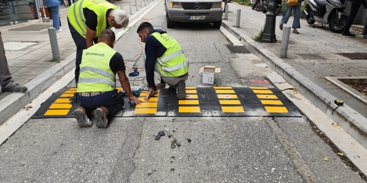 Τοποθετήθηκαν «σαμαράκια» από το Δήμο Αγρινίου στις οδούς Σκαλτσοδήμου, Κοραή και Τσικνιά