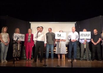 Με απόλυτη επιτυχία οι Αγρινιώτες ‘’υποδέχθηκαν’’  δύο παραστάσεις που έδωσε το Ανοιχτό Θέατρο Αγρινίου, με τίτλο ‘’Πλακώσανε …τα UFO’’.