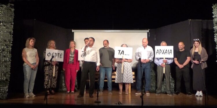 Με απόλυτη επιτυχία οι Αγρινιώτες ‘’υποδέχθηκαν’’ δύο παραστάσεις που έδωσε το Ανοιχτό Θέατρο Αγρινίου, με τίτλο ‘’Πλακώσανε …τα UFO’’.