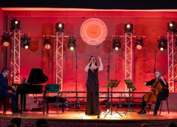 Ναύπακτος: Μάγεψε η Φωτεινή Δάρρα -Επιτυχία για το 11ο Διεθνές Χορωδιακό Φεστιβάλ