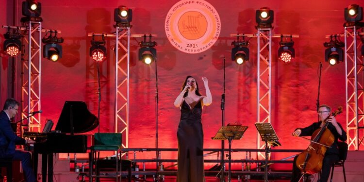 Ναύπακτος: Μάγεψε η Φωτεινή Δάρρα -Επιτυχία για το 11ο Διεθνές Χορωδιακό Φεστιβάλ