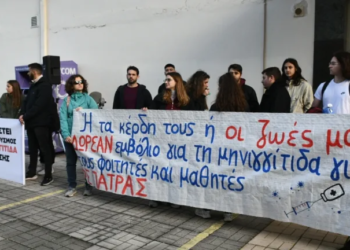 Διαμαρτυρία των νοσοκομειακών γιατρών στην Πάτρα για τις μετακινήσεις στο Αγρίνιο