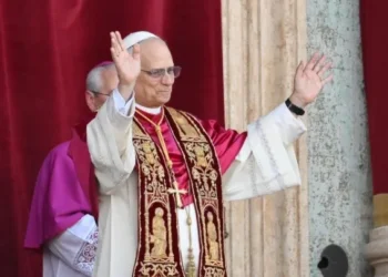 Πάπας Λέων ο 14ος: Ποιος είναι ο νέος ποντίφικας – “Ειρήνη στον κόσμο” το μήνυμά του