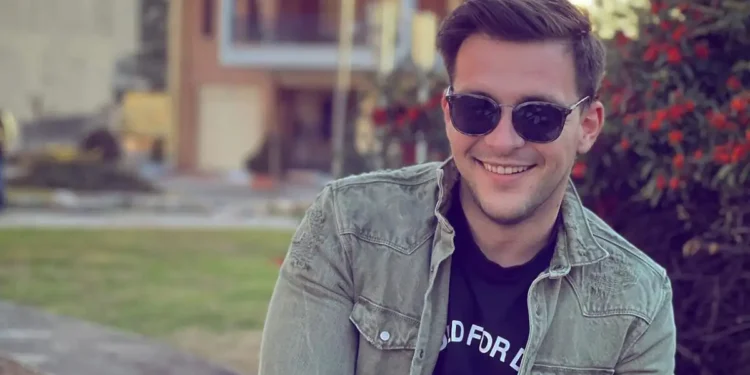 «Είχε τεράστιο κύμα και δεν μπόρεσε να το αντιμετωπίσει», λέει η θεία του 30χρονου που πνίγηκε στη Λευκάδα λίγες ημέρες προτού παντρευτεί