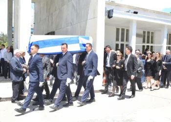 Χρήστος Ροκόφυλλος: Πλήθος κόσμου στο τελευταίο αντίο, παρών ο Μητσοτάκης