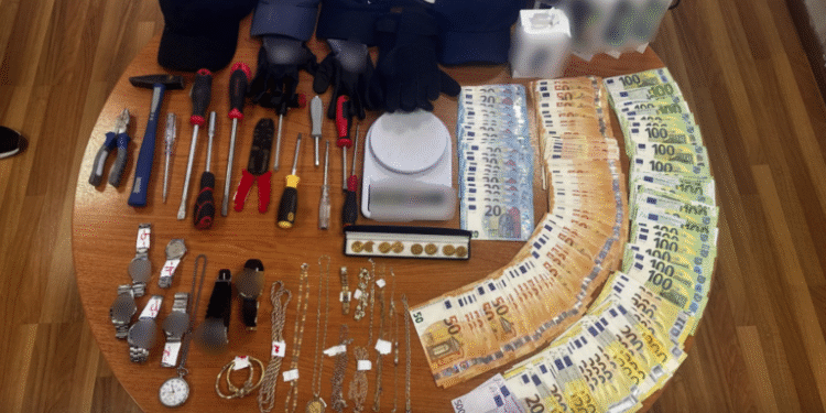 Εξαρθρώθηκε εγκληματική οργάνωση διαρρηκτών που «χτυπούσε» σπίτια σε Αγρίνιο και Αμφιλοχία