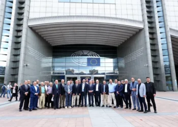 Βρυξέλλες:Δήμαρχοι απομακρυσμένων περιοχών με Ευρωπαίους Επιτρόπους-Μεταξύ αυτών ο Σπ. Κωνσταντάρας