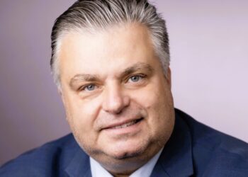 Νίκος Καραπάνος σε Διαμαντόπουλο: «Τι θέλει να κρύψει η δημοτική αρχή με τις “διαπεριφοράς” συνεδριάσεις;»