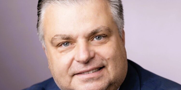 Νίκος Καραπάνος σε Διαμαντόπουλο: «Τι θέλει να κρύψει η δημοτική αρχή με τις “διαπεριφοράς” συνεδριάσεις;»