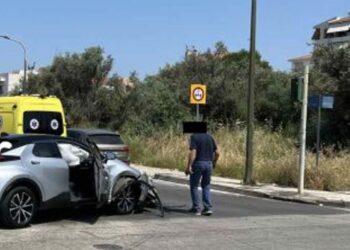 Αγρίνιο: Σφοδρή σύγκρουση στην διασταύρωση Μ.Κατράκη και Πανεπιστημίου(φωτο)