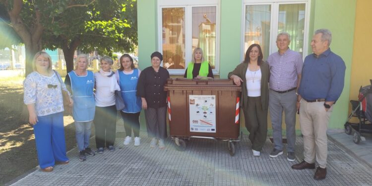 Καφέ κάδοι τοποθετήθηκαν έξω από παιδικούς σταθμούς και δομές στο Αγρίνιο