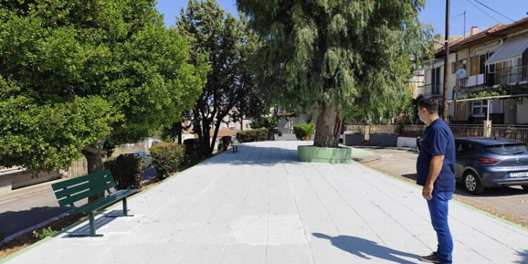 Εργασίες συντήρησης & αισθητικής αναβάθμισης της μικρής πλατείας στην Πατριάρχου Καλλινίκου στο Αγρίνιο