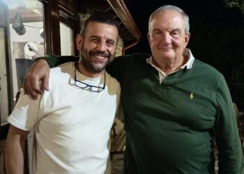 Απόδραση Κώστα Καραμανλή στην Ορεινή Ναυπακτία με φίλους και παραδοσιακό φαγητό