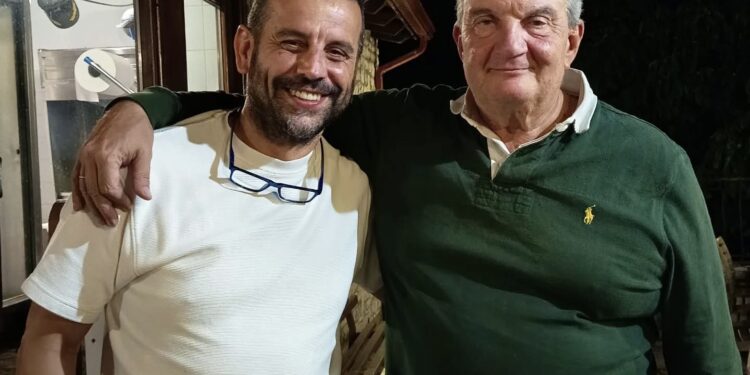 Απόδραση Κώστα Καραμανλή στην Ορεινή Ναυπακτία με φίλους και παραδοσιακό φαγητό