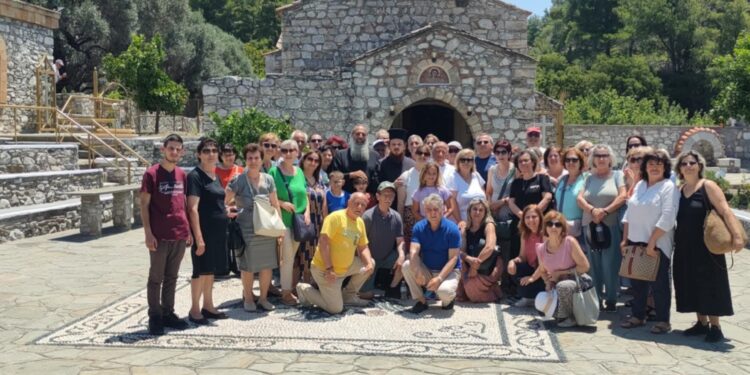 Η ενορία της Αγίας Παρασκευής Αμφιλοχίας πραγματοποίησε εκδρομή στην Ρόδο