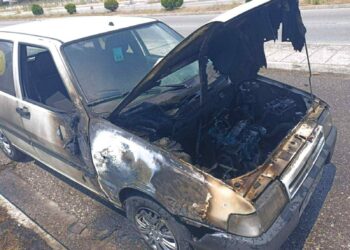 Αγρίνιο: Μεγάλες ζημιές σε όχημα από φωτιά στην αερογέφυρα