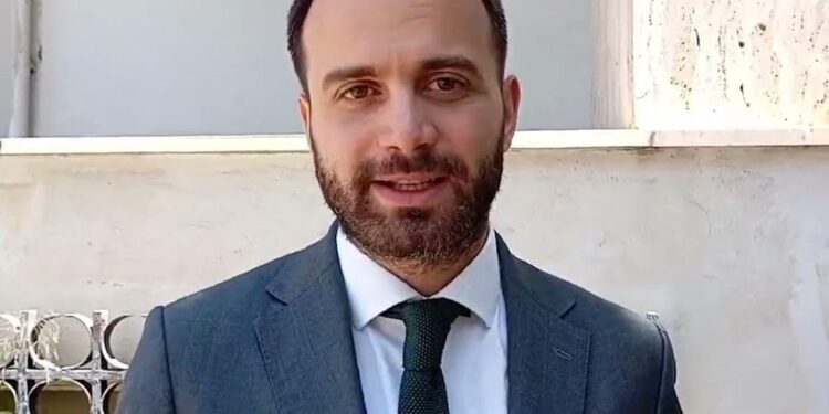 Αγρίνιο:Γυναίκα, οδηγός ενεπλάκη σε τροχαίο  και στη συνέχεια έγινε “καπνός”