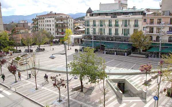 20 ευρώ πρόστιμο για ποδήλατα, δερμάτινη μπάλα, πατίνια και για αυτοκινητάκια στην κεντρική πλατεία της Κοζάνης