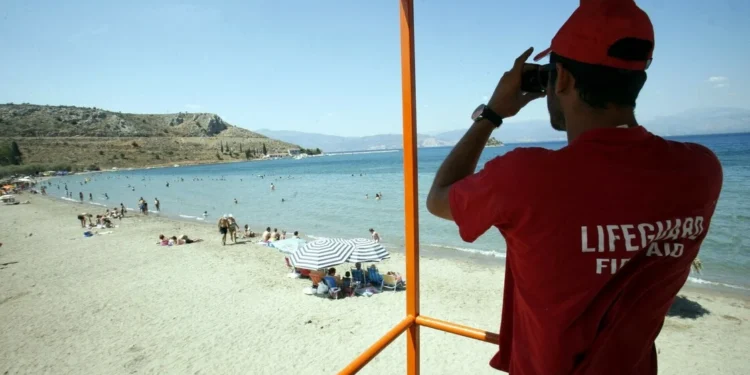 Αιτωλοακαρνανία: Τραυματίστηκε σοβαρά ναυαγοσώστης -εισήχθη στο χειρουργείο