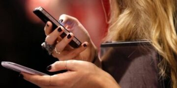 Αγρίνιο: Διάλογοι – φωτιά και φωτογραφικά ντοκουμέντα από το κύκλωμα του ΕΦΚΑ – Η αδίστακτη αρχηγός