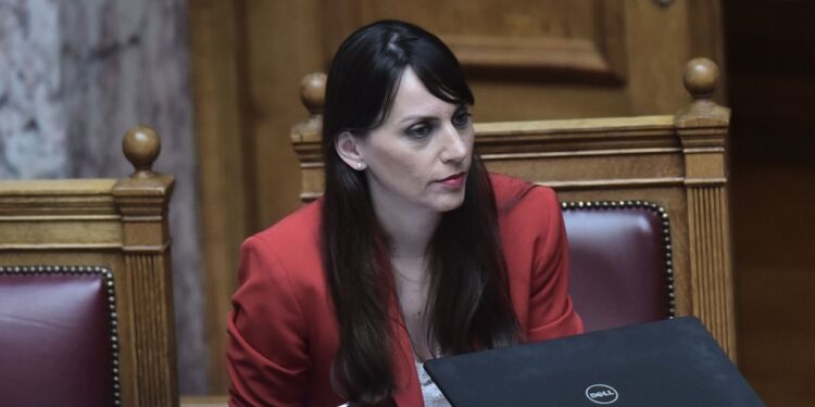 Τι απαντά η Υφυπουργός Εσωτερικών για τις ελλείψεις προσωπικού στο Δήμο Ακτίου-Βόνιτσας