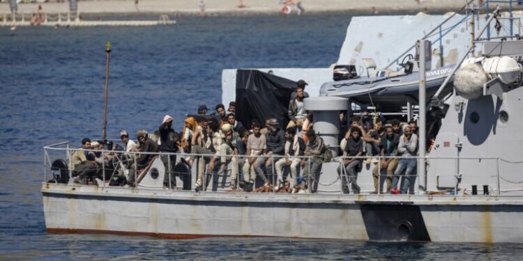 Έντονη μεταναστευτική ροή στην Κρήτη-Σε καθεστώς κράτησης οι μετανάστες