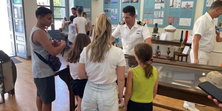Επίσκεψη μαθητών στην έκθεση «Πέτρινοι Φάροι» του Πολεμικού Ναυτικού στο Μέγαρο Χρυσόγελου