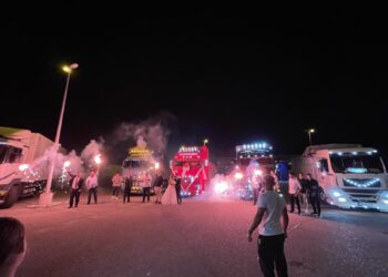 Αγρίνιο:Υπέροχος γάμος που ξεσήκωσε την πόλη με το κονβόι φορτηγών