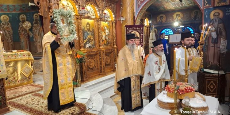 Με λαμπρότητα η εορτή της Αγίας Παρασκευής σε Αγρίνιο και Μεσολόγγι