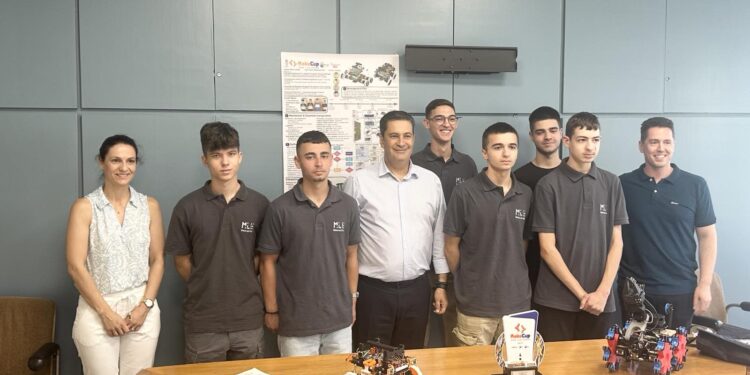 Παγκόσμια Διάκριση Αγρινιωτών Μαθητών στο RoboCup 2025 – Υποδοχή από τον Δήμαρχο Αγρινίου