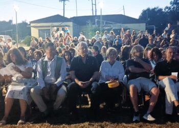 Με επιτυχία η θεατρική παράσταση της Θεατρικής Ομάδας του Πολιτιστικού Συλλόγου Παναιτωλίου “Χρήστος Καπράλος”