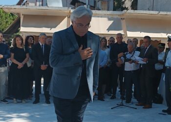 Ο Δημήτρης Τραπεζιώτης κατέθεσε στεφάνι στο Επίσημο Μνημόσυνο για τους 120 Πατριώτες του 1944
