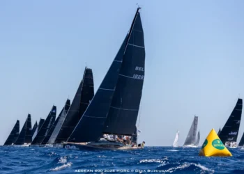 AEGEAN 600: Θέαμα από 60 σκάφη στην εκκίνηση με φόντο τον Ναό του Ποσειδώνα