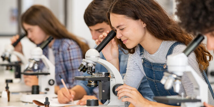 Χρηματοδότηση Υπουργείου Παιδείας για προμήθεια εργαστηριακού εξοπλισμού σε 1500 Γυμνάσια