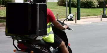 Καύσωνας και εργασία: Υποχρεωτική παύση, τηλεργασία και πρόστιμα έως 2.000 ευρώ