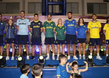 Το έμβλημα του Αγρινίου στις νέες φανέλες του Παναιτωλικού-Σε πανηγυρικό κλίμα η επίσημη παρουσίαση