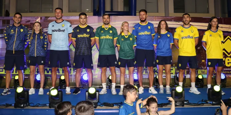 Το έμβλημα του Αγρινίου στις νέες φανέλες του Παναιτωλικού-Σε πανηγυρικό κλίμα η επίσημη παρουσίαση