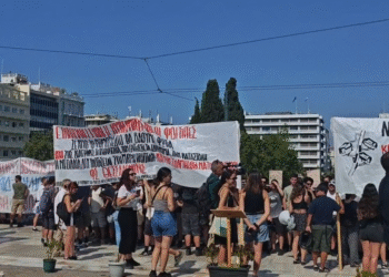 Διαμαρτυρία φοιτητών στο Σύνταγμα για διαγραφές και μέτρα αστυνόμευσης στις σχολές