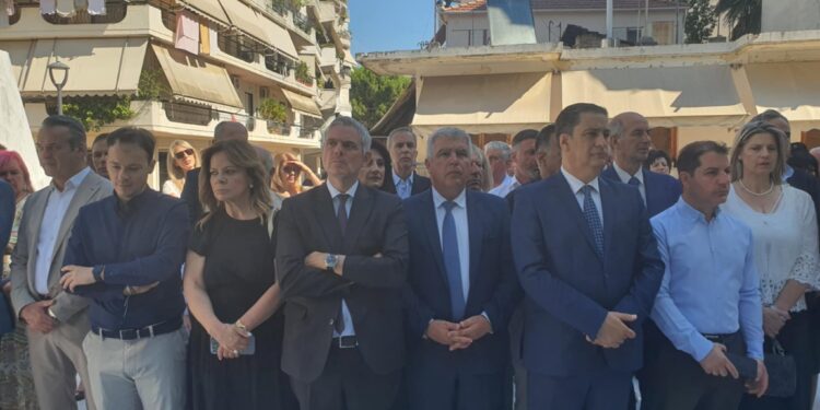 Σε κλίμα συγκίνησης τα αποκαλυπτήρια μνημείου στην Πλατεία των 120 στο Αγρίνιο