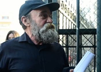 Ο «Άλλος Άνθρωπος» στο εδώλιο – Διώκεται ο Κ. Πολυχρονόπουλος για τις δωρεές